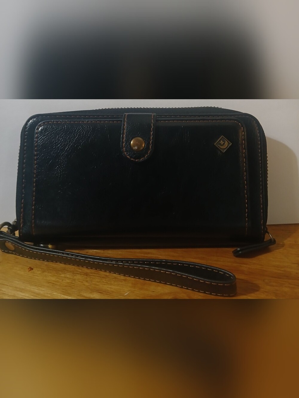 NWOT Pola Wallet